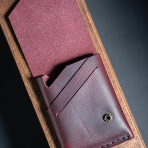 El clásico. Accesorio de cuero, regalo hecho a mano, artículos artesanales de cuero, billetera de cuero, accesorios para uso diario, regalo para el día del padre.