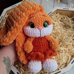 Pluche konijntje handgemaakt – gehaakt knuffeltje, gepersonaliseerd cadeau, zacht konijntje, konijn met aangepaste naam, leuk cadeau voor baby, verjaardagscadeau