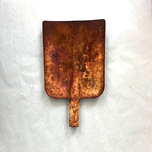 Kid’s gardening shovel head- beautifully rusted!