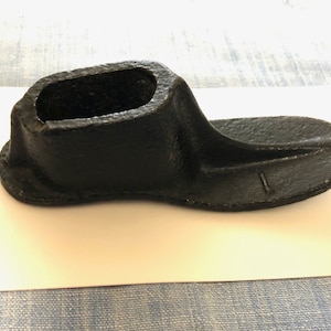 Antique child&#39;s cast iron shoemaker&#39;s last/form.