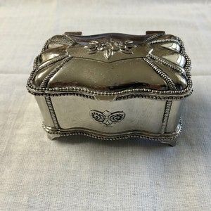 Vintage silver plated Trinket Box. with velvet lining. Collectible!