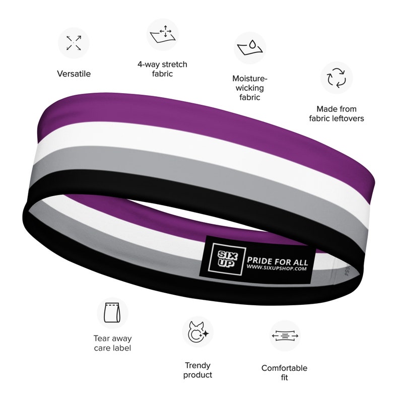 K&ouml;nnte beinhalten: Ein Stirnband mit horizontalen Streifen in Lila, Wei&szlig;, Grau und Schwarz. Ein schwarzes rechteckiges Etikett ist angebracht und zeigt den wei&szlig;en Text SIX UP PRIDE FOR ALL WWW.SIXUPSHOP.COM. Symbole umgeben das Stirnband und weisen auf Merkmale wie 4-Wege-Stretch, feuchtigkeitsableitendes Material und Stoffreste hin.