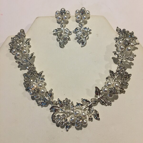 Chunky Crystal Rhinestone Bib Jewelry set , Bold Crystal Rhinestone and pearls Statement Necklace and Earrings Set, Rhinestone jewelry set