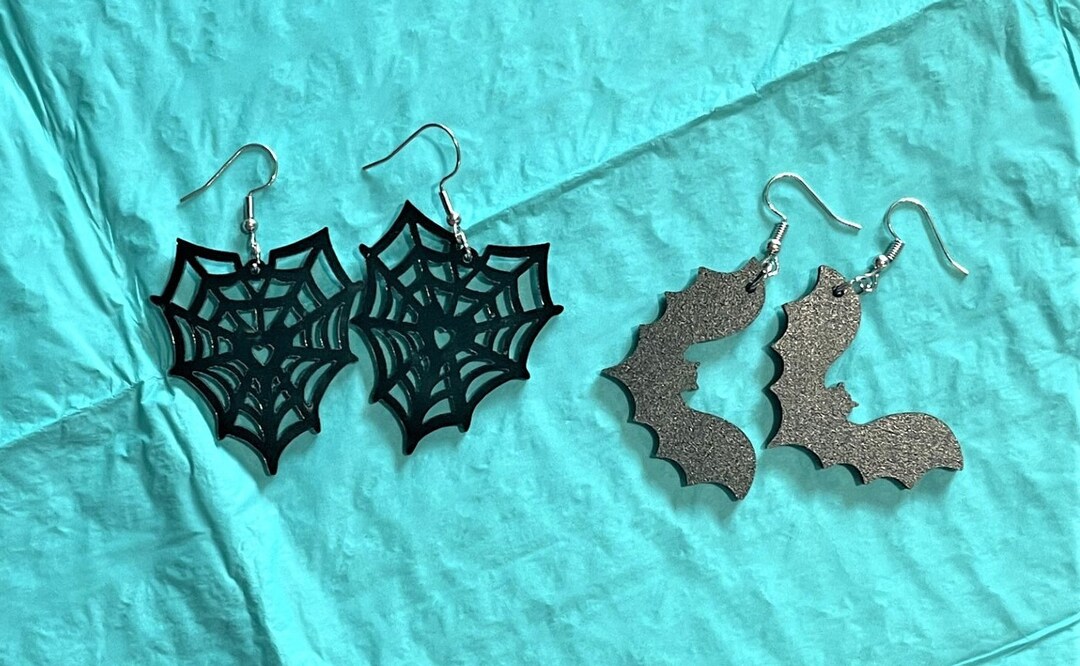 Spooky Halloween Earrings Spooky Flying Bat Dangle Earrings - Etsy