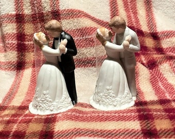 Vintage Lefton Wedding Cake Topper, Centerpiece , Blonde Bride ,Brown Haired Groom , Black Suit, Light Grey Suit , 1986 , Numbered