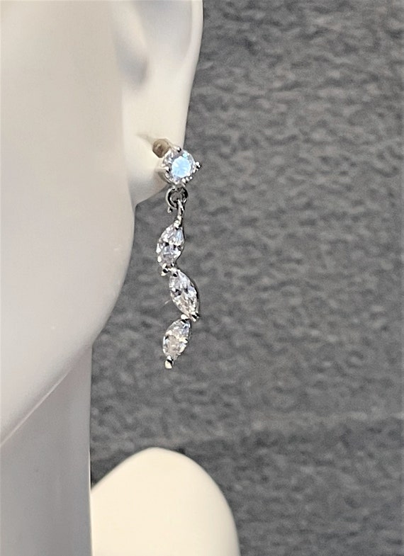 Bridal Crystal Drop Earrings , Clear Crystal Dangl