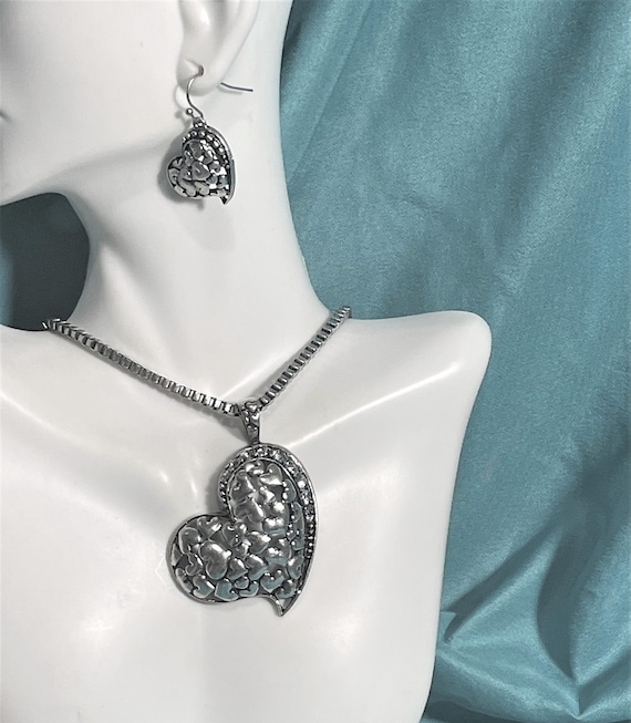 Amazon.com: LaRaso & Co Sterling Silver Floating Heart Pendant Necklace  w/Box Chain 18 Inch : Clothing, Shoes & Jewelry