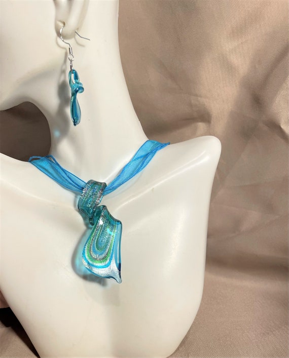 Murano Turquoise Blue Ribbon Twist Glass Necklace 