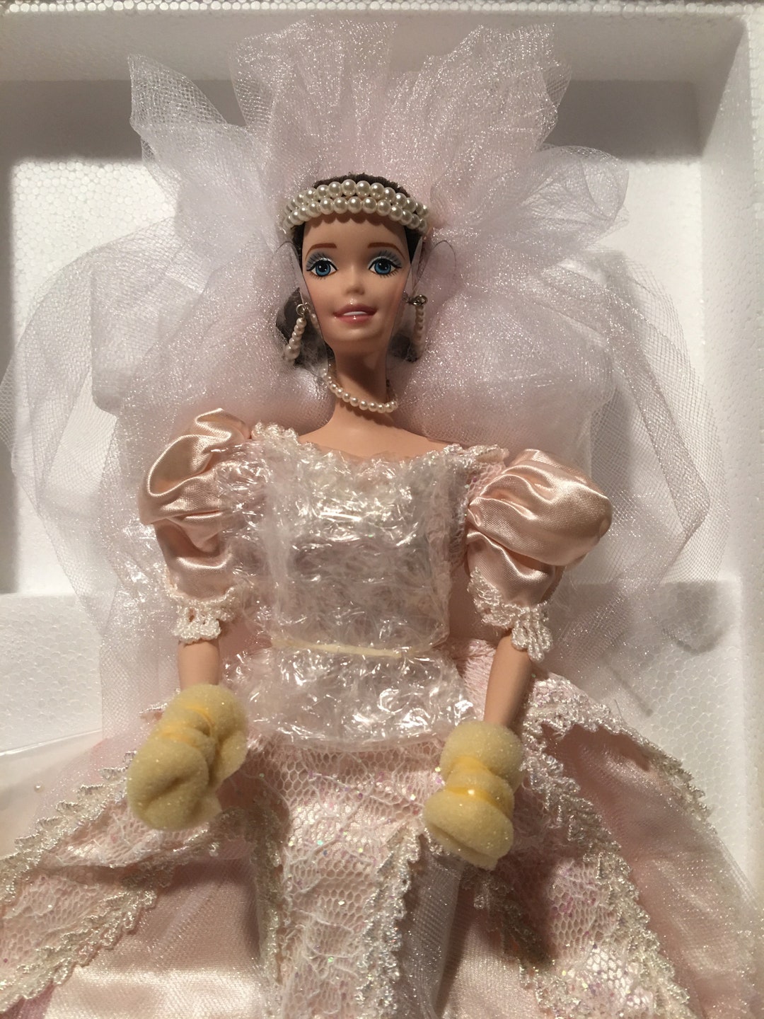 Holiday Gift Numbered Edition Porcelain Barbie バービー Doll From