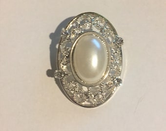Oval Shaped Faux Pearl & Rhinestone Brooch Pin ,  Silver