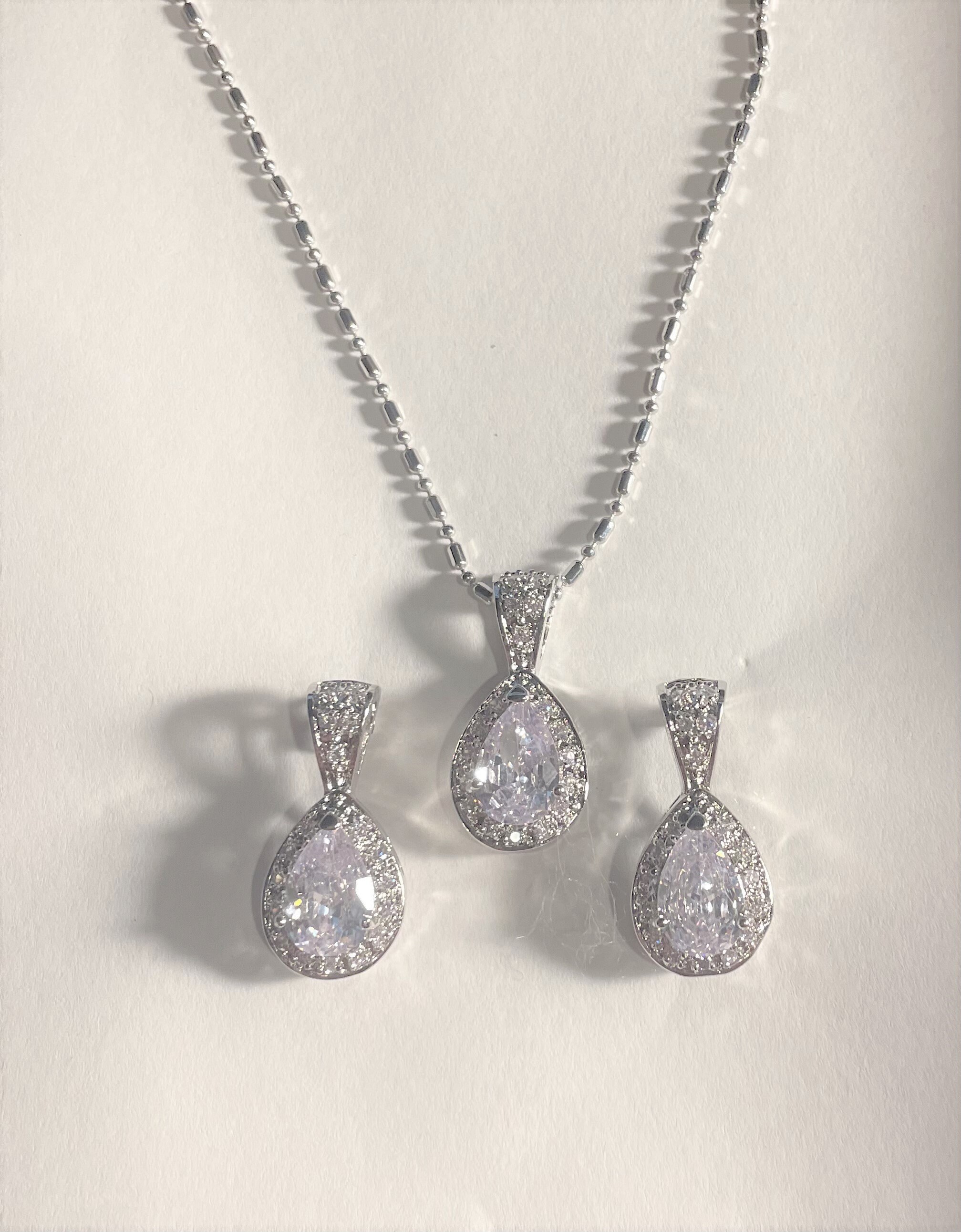 SPECIAL OCCASION BRIDAL PEAR SHAPE CUBIC ZIRCONIA PENDANT NECKLACE & EARRING SET 