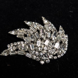 1940s - 1950s Kramer of New York Clear Rhinestones Brooch