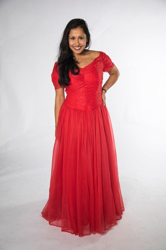 Beautiful 1950s Red Ball Gown Boned Sweetheart Ne… - image 3