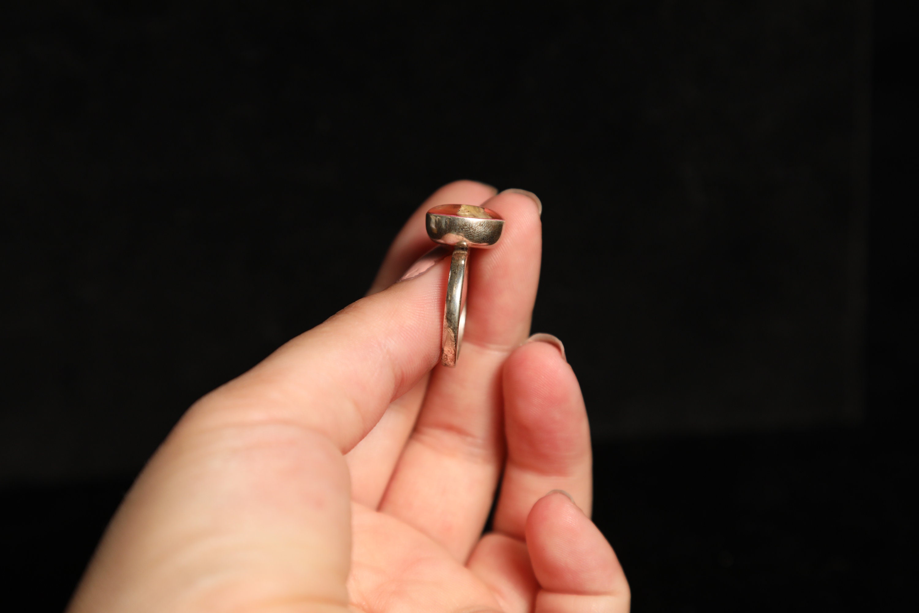 ズニ族AndreLonjosee作 Woodstock Silver Ring Signed Larry & Faye Lonjose Zuni Sterling Silver Thunderbird Inlay