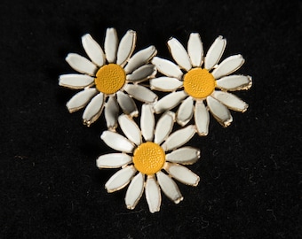 Vintage Weiss Daisy Trio Brooch Flowers Cute