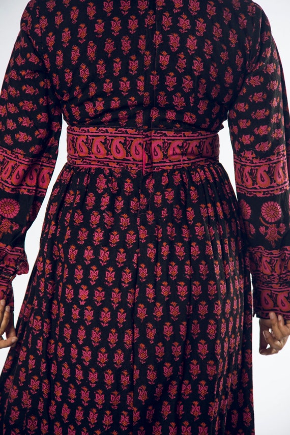 1960s - 1970s Karavan Maxi Black dress with Purpl… - image 9