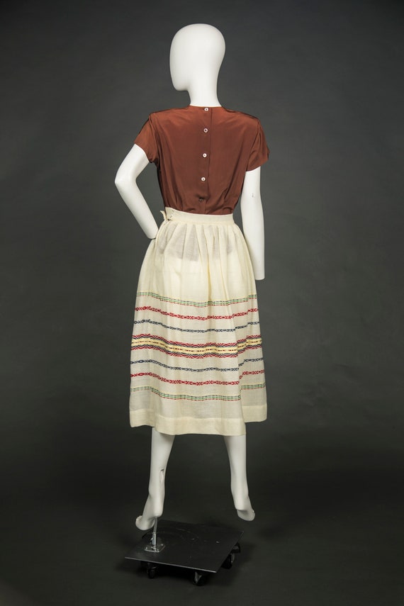 1950s Woven White with Red Blue Green Skirt - Ext… - image 9