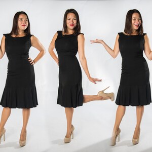 Classic 1960s Black fitted Cap Sleeve Dress - Small