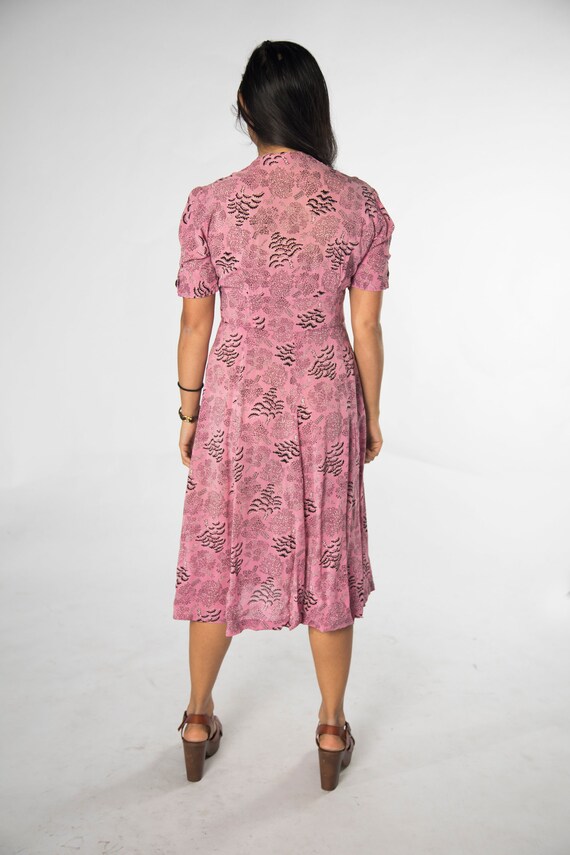 Cute 1940s Pink Tree Novelty Print Midi Dress - M… - image 6