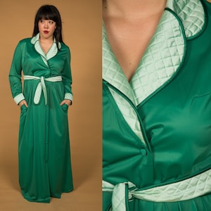 Beautiful 1960s Vanity Fair Nylon Green Robe with Quilted Details  - 1x, 2x