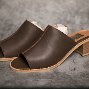 NIB 1970s Lovende Recensies van Montgomery Ward &quot;Lea&quot; Slide Heeled Leather Brown Schoenen 6 1/2 M