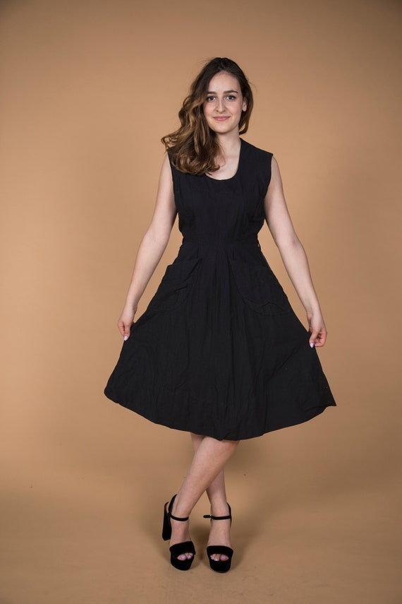 Pretty 1940s Black Dress w Great Pockets Fit n Fl… - image 3