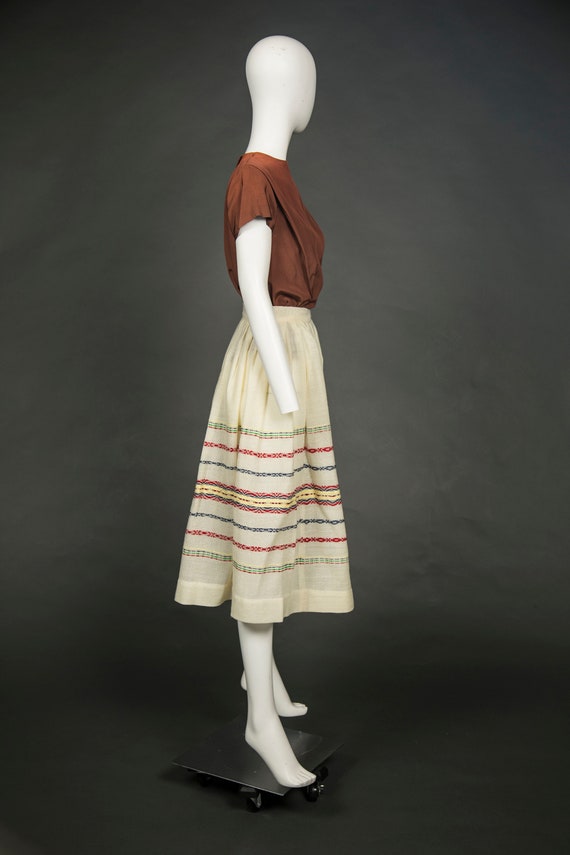 1950s Woven White with Red Blue Green Skirt - Ext… - image 8