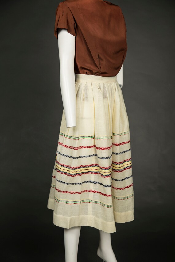 1950s Woven White with Red Blue Green Skirt - Ext… - image 6