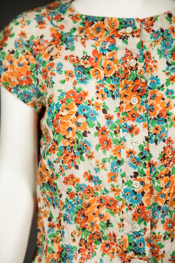 1940s White Top Floral Orange Blue Red Green Butt… - image 6