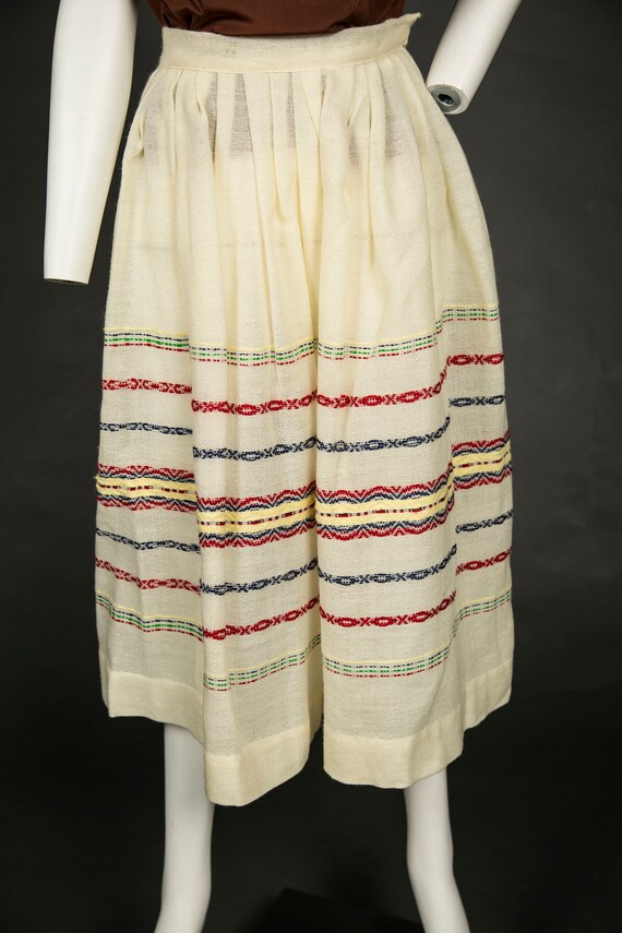 1950s Woven White with Red Blue Green Skirt - Ext… - image 3