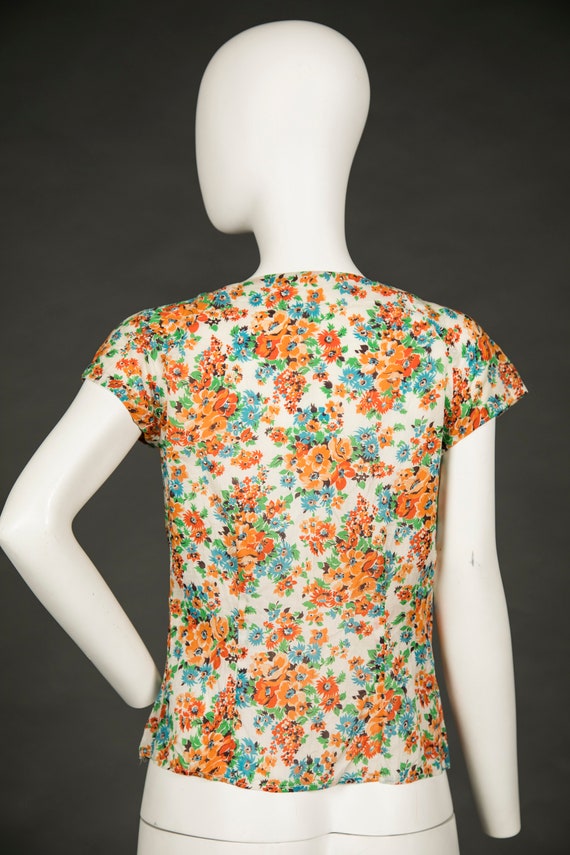 1940s White Top Floral Orange Blue Red Green Butt… - image 5