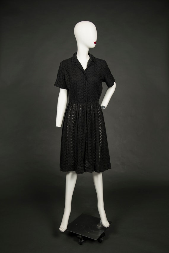 1950s Jeanne Black Eyelet Cut Out Embroidered Dre… - image 4