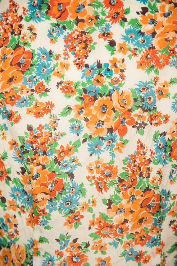 1940s White Top Floral Orange Blue Red Green Butt… - image 7