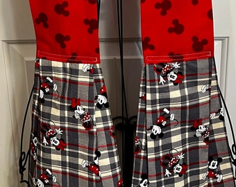 Adorables orejas rojas de Mickey con toalla hecha a mano: Mickey & Minnie Kitchen Boa Towel / Delantal de cantidad limitada!
