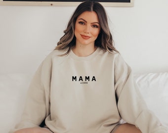 Mama Sweatshirt est 2022, Custom Mom Crewneck, First time mom gift, Pregnant mom gift, Mama sweater, Expecting mom gift