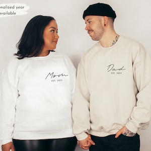 Mom sweatshirt, Dad sweatshirt est 2022, Expecting parents, First time mom gift, Dad shirt for hospital, Mama est 2022, New parent gift