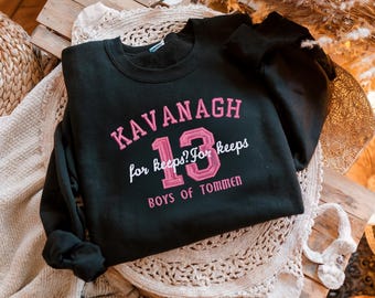 Sudadera de cuello redondo bordada de Boys of Tommen - Bookish Merch