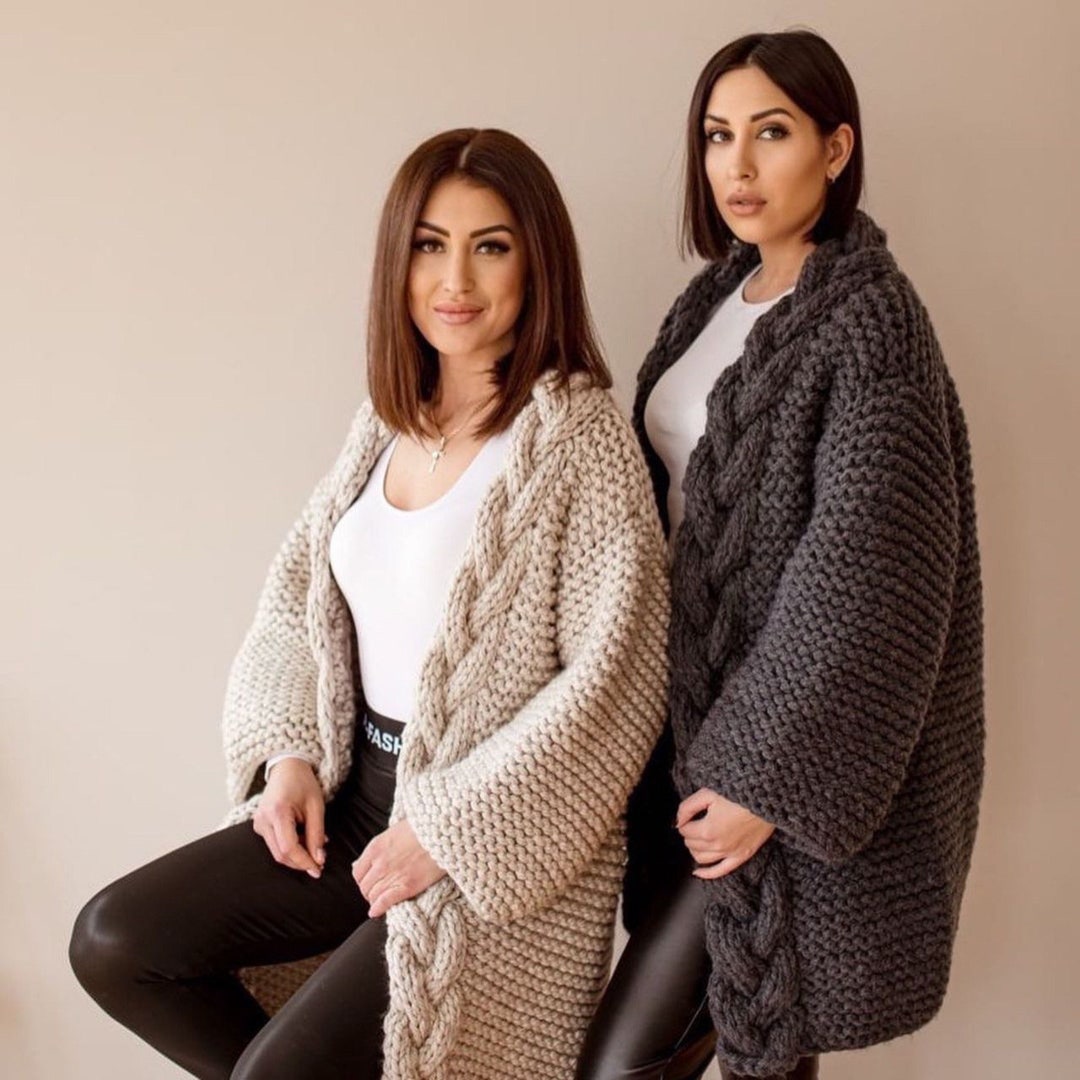 Cabled Cardigan Knit Patterning, Trendy Knitting Beginner Cabled Cardigan Knit Patterning, Trendy Knitting Beginner