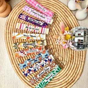 Customizable positive message keychain