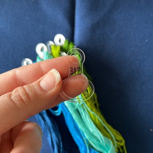 60 Acrylic Floss Drops with Thread Saver