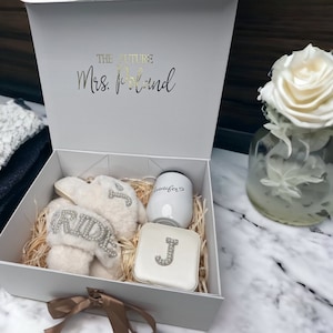 Luxury Bride Gift Box Set, Future Mrs Gift Box,Personalized Bridal Shower Gift, Bride Fully Slippers, Bride Tumbler,  Gift for Bride to Be