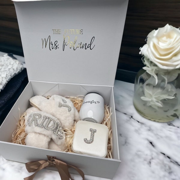 Luxury Bride Gift Box Set, Future Mrs Gift Box,Personalized Bridal Shower Gift, Bride Fully Slippers, Bride Tumbler, Gift for Bride to Be