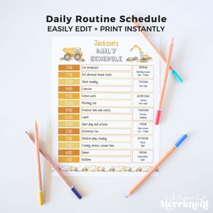 Könnte beinhalten: Ein druckbarer Tagesablaufplan für Kinder mit einem Baustellen-Thema, der Illustrationen eines Muldenkippers und eines Baggers enthält. Der Zeitplan enthält Zeiten für Aktivitäten wie Frühstück, Schularbeiten und Schlafenszeit. Stifte liegen herum.