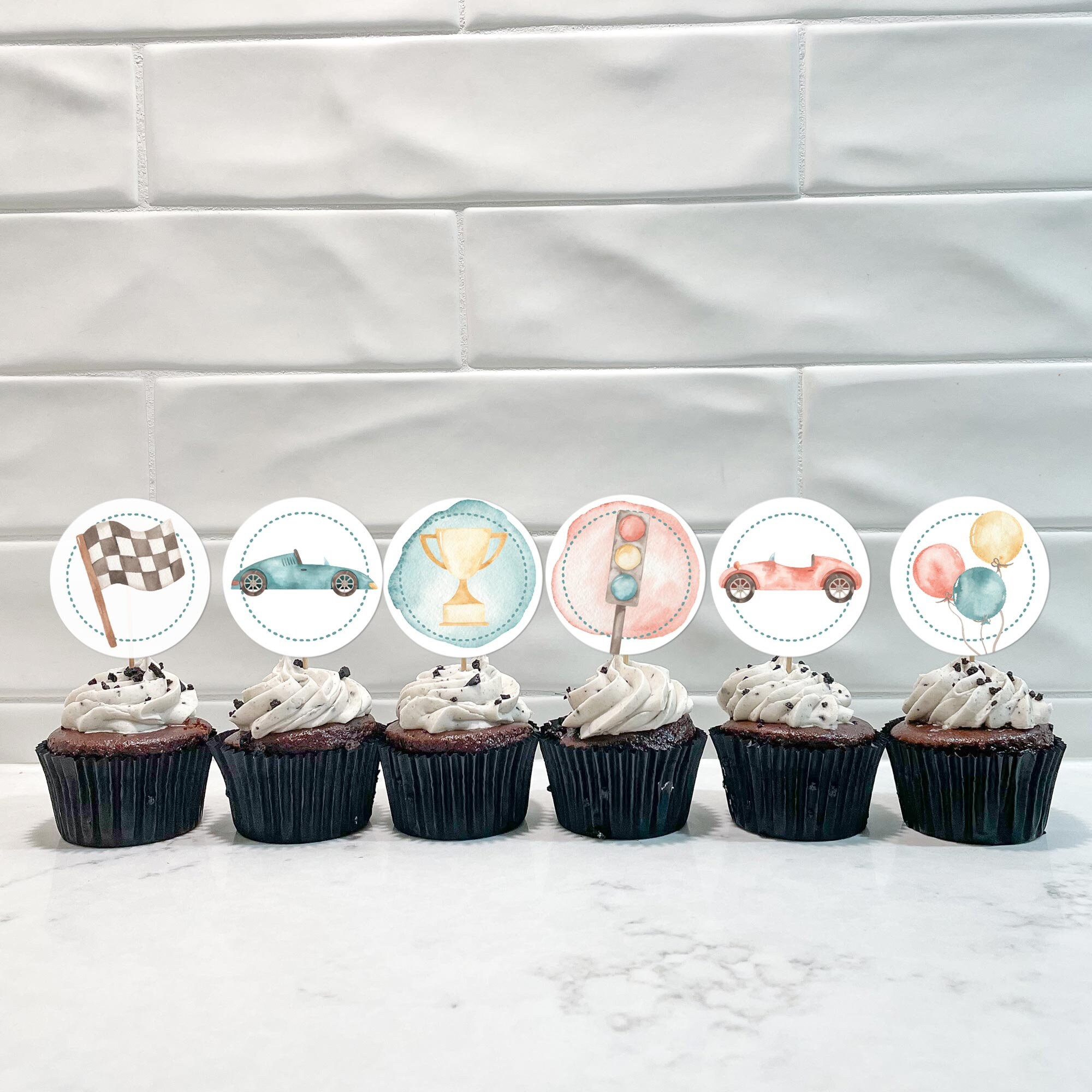 Toppers per cupcake con auto da corsa stampabili / Festa di compleanno per ragazzi a tema corse, Trasporto d'epoca / Etichetta per biscotti acquerellata con download immediato R01 - Italia