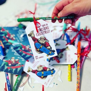 Etichetta regalo di Natale, Skateboard Cool Santa modificabile e stampabile / Etichetta di ringraziamento personalizzata per amici adolescenti, modello fai-da-te scaricabile istantaneamente C05 immagine 4