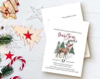 Puede incluir: Una tarjeta de invitación rectangular blanca para una fiesta de Navidad con una ilustración en acuarela de un ciervo con una corona de flores en la cabeza frente a pinos, incluyendo el texto Please join us for a merry little Christmas party.