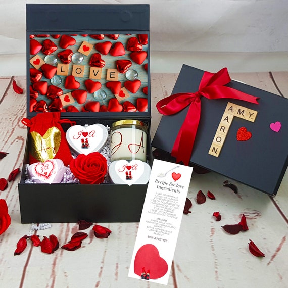 IDEE REGALO PER COPPIE Lettere scarabeo Scatola regalo personalizzata Regalo  per lui Regalo unico di San Valentino per gli amanti -  Italia