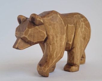 orso bruno intagliato a mano