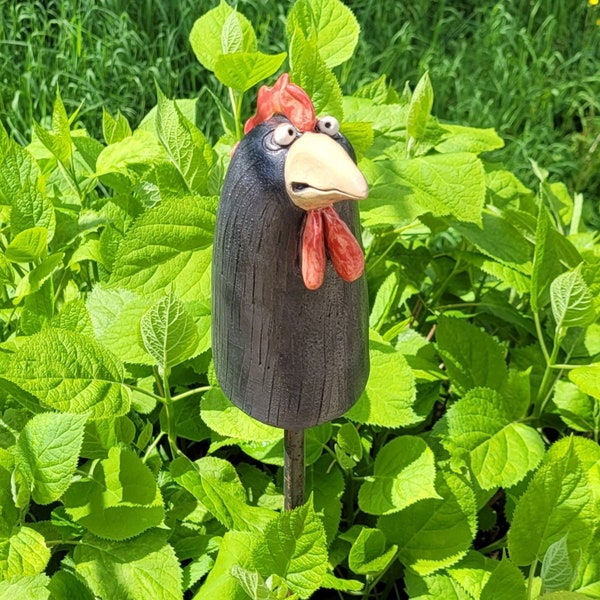 Huhn in schwarz, Gartenstecker handmodelliert aus hochwertiger Keramik,  wunderschöner Pflanzenstecker,  witzig und ein kreatives Geschenk