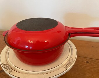 Le Creuset #22 2.5 Quart Multifunction Sauce Pan and Skillet Set VINTAGE CHERRY RED